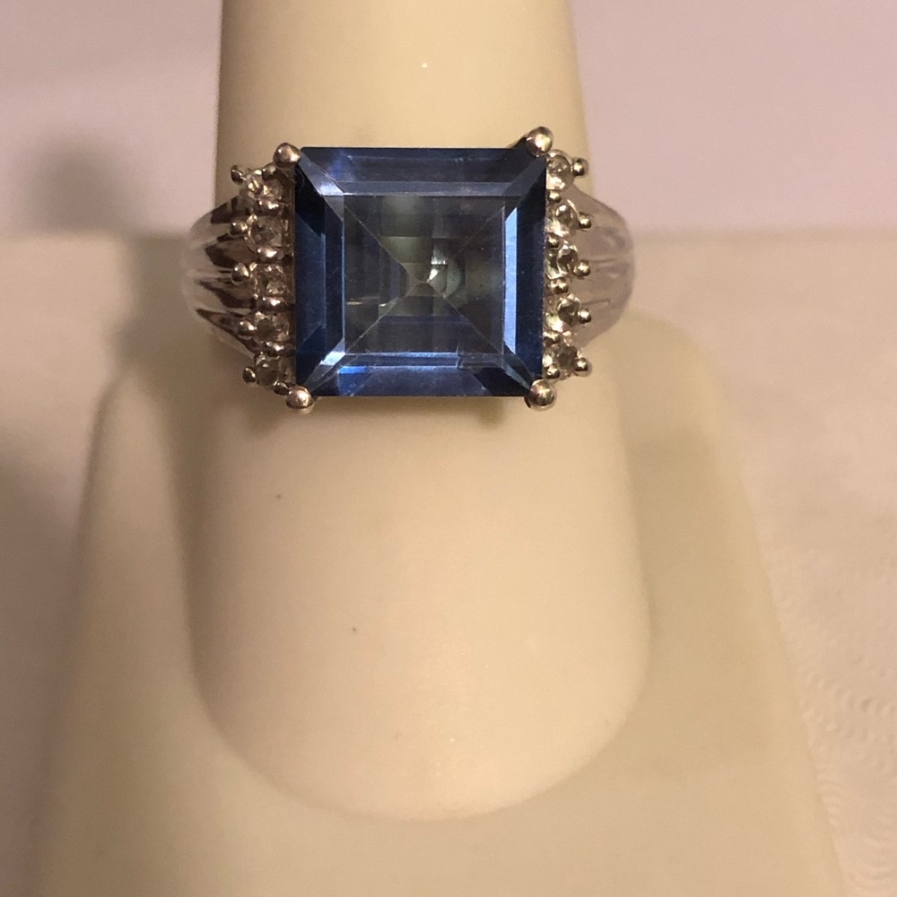 Blue Topaz & White Topaz Ring 5.50 ctw